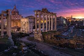 El imperio Romano contribuye con el sistema sanitario y las conducciones de agua, la institucionalización de los hospitales y cínicas dentro del sector público