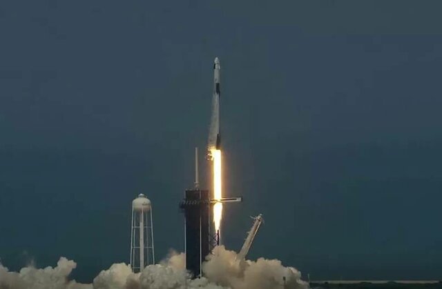 SpaceX y la NASA lanzan primera nave espacial tripulada