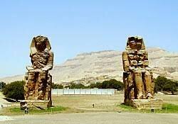 LOS NOMARCAS DE TEBAS INICIAN LA RECONQUISTA DE EGIPTO. SE AUTOPROCLAMAN FARAONES.