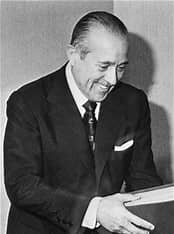 Dimisión de Carlos Arias Navarro