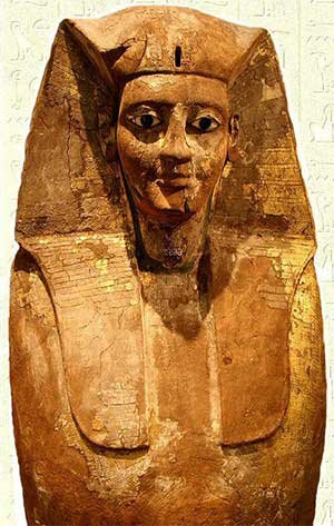 Los nomarcas de Tebas inician la reconquista de Egipto. Se autoproclaman faraones