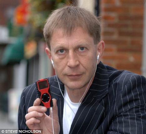 Kane Kramer invents the MP3 player