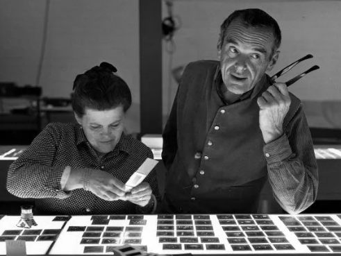 CHARLES Y RAY EAMES