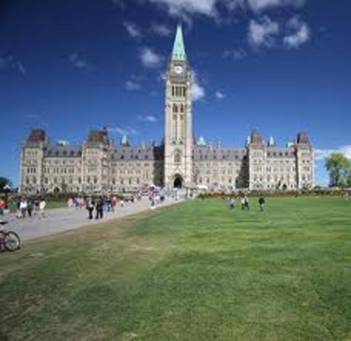 Federal Government adopts the Female Employees Equal Pay Act