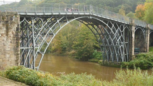 Construccion del puente del rio Severen, en Coalbrookdale