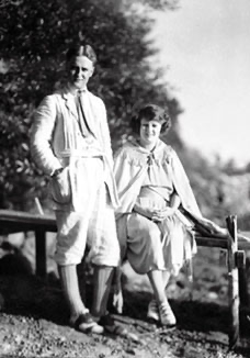 Scott and Zelda travel to Europe before the birth of their baby.