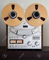 La cinta de  carrete abierta o o grabadora