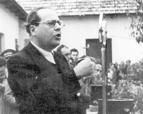 El socialista Juan Negrín sustituye a Largo Caballero al frente del gobierno republicano