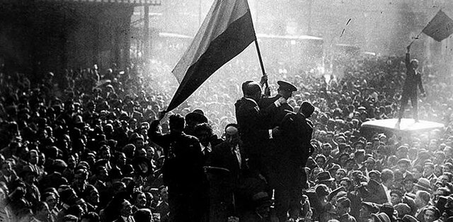 Spain becomes a Republic