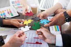 Descentralización hacia otros ambientes de aprendizaje.