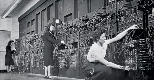 Comienza a funcionar la computadora "ENIAC"
