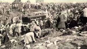 El fin de la Guerra Fría, representada en la caída del Muro de Berlín y la unificación de Alemania (1989)