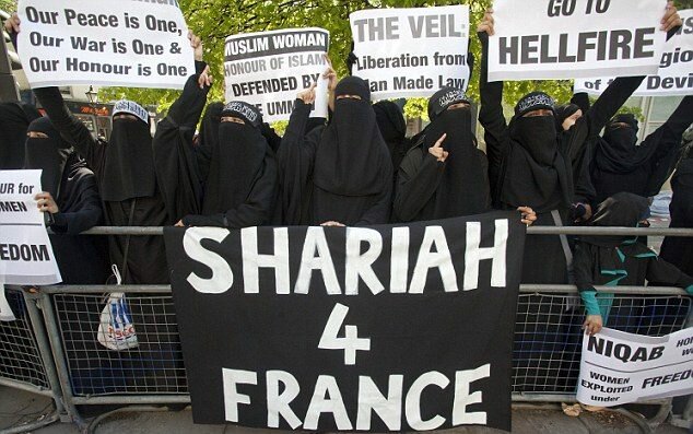 Empieza el movimiento Salafiyyah en Paris.