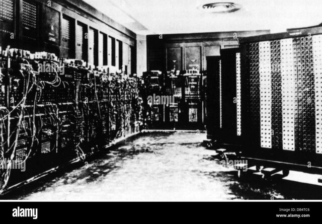 ENIAC - PRIMERA COMPUTADORA