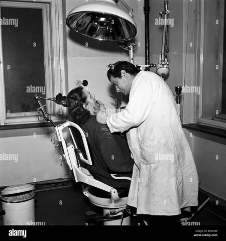 la Escuela de Odontología  de la UNAM se independiza de la Escuela de Medicina