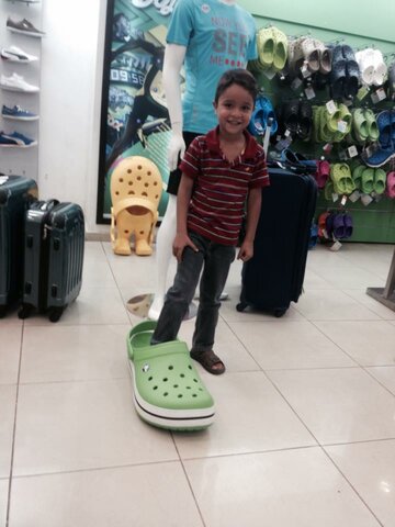 my first time in a crocs store