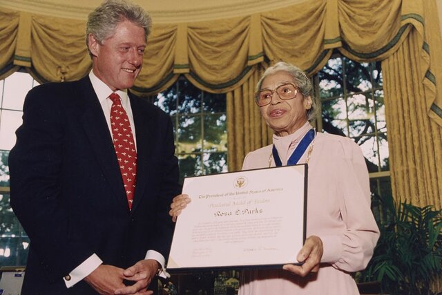 Rosa Parks receives the NAACP Spingarn Award