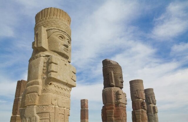 Col·lapsa la cultura tolteca.