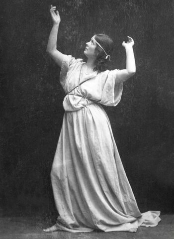 Isadora Duncan (https://www.youtube.com/watch?v=ergvfq58ZcI)