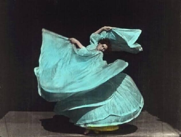 Loie Fuller.(link video https://www.youtube.com/watch?v=YA1RV2R4cgg)