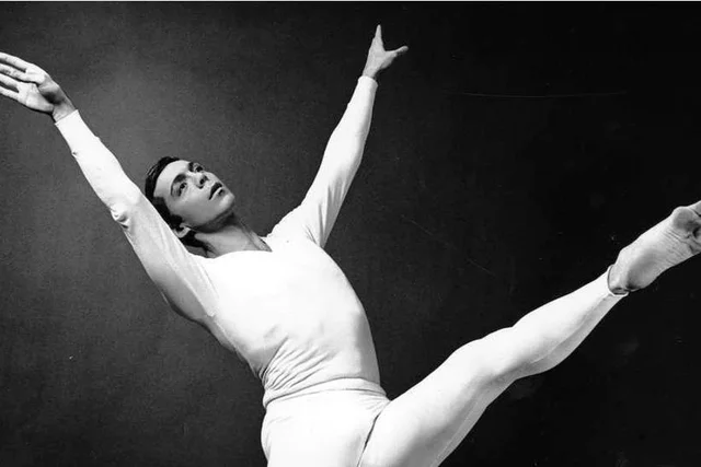 Paul Taylor (https://www.youtube.com/watch?v=qyGWsGl7Ezo)