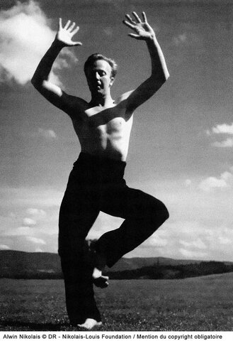 Alwin Nikolais (https://www.youtube.com/watch?v=X3rJUmDN7o0)