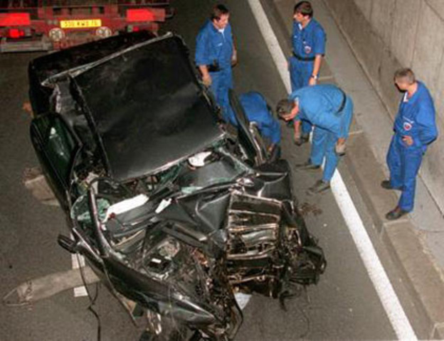 Princess Diana Dies in Car Crash