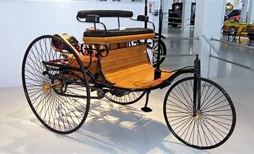 The fisrt car with internal combustion engine