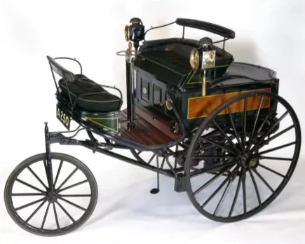First Car with Internal Combustion Engine