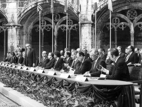 Portugal entra na CEE