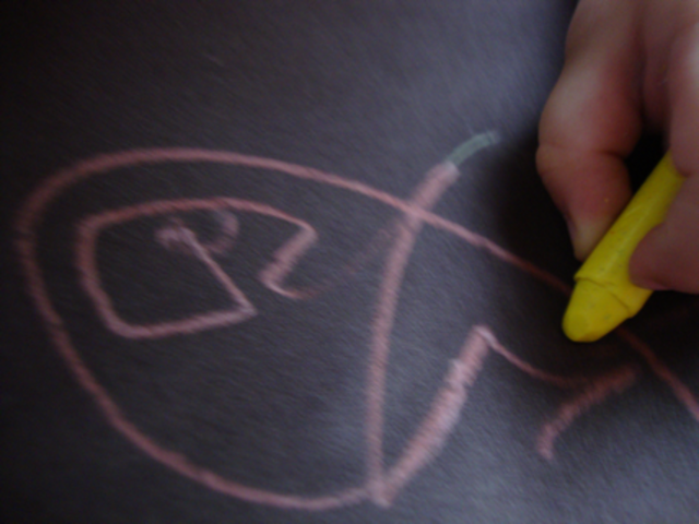 "Seres Imaginários" - desenhos das crianças pequenas do berçário.