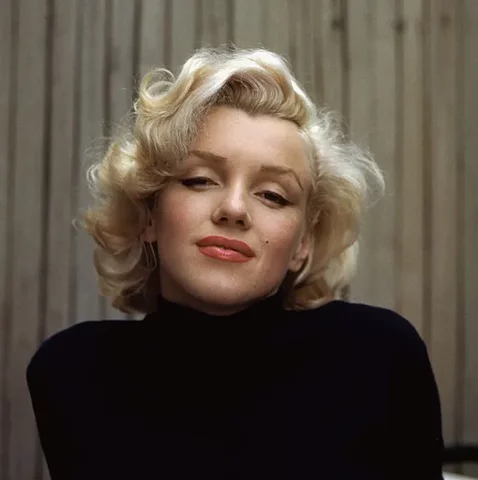 Marilyn Monroe "America's Model"