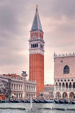 SE EMPIEZA EL CAMPANARIO DE SAN MARCOS.