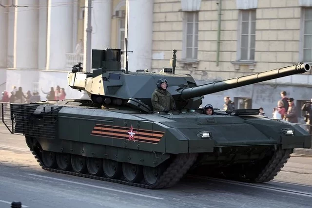 2015  T-14 ARMATA (RÚSSIA)