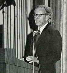 Rollo May galadornado por APA