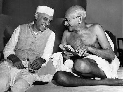 Salen del encarcelamiento Gandhi y Nehru