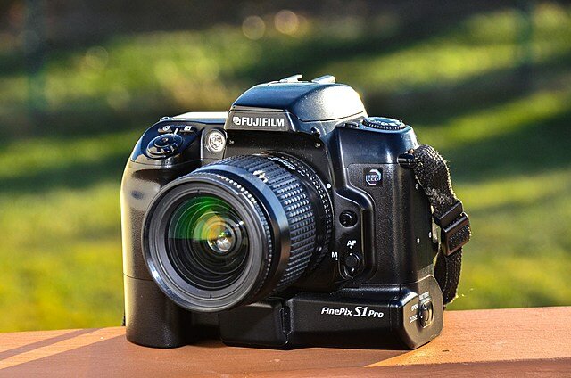 FujiFilm FinePix S1 Pro (M1)