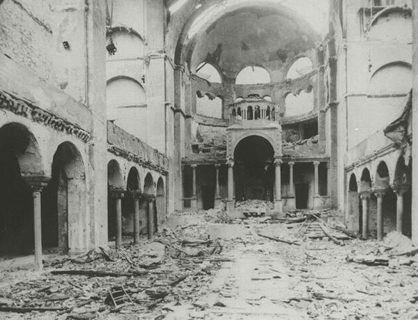 Nit dels vidres trencats