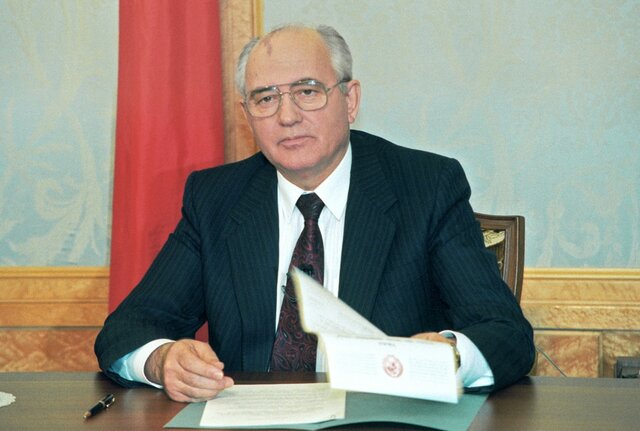 Mikhail Gorbachev Resigns