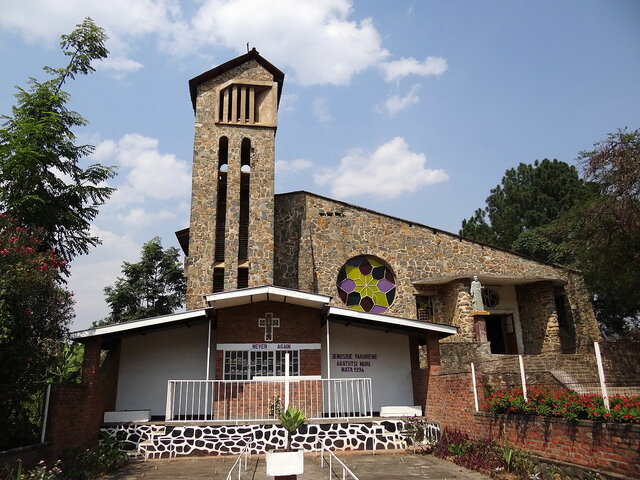 Thousands of Tutsi members are killed at another church.