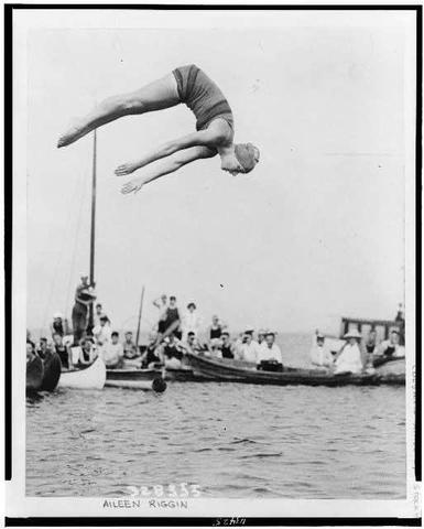 Aileen Riggins sets records at 1920 Olympics