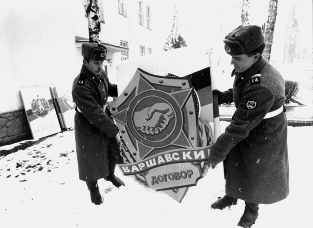 Warszawapakten oppløst