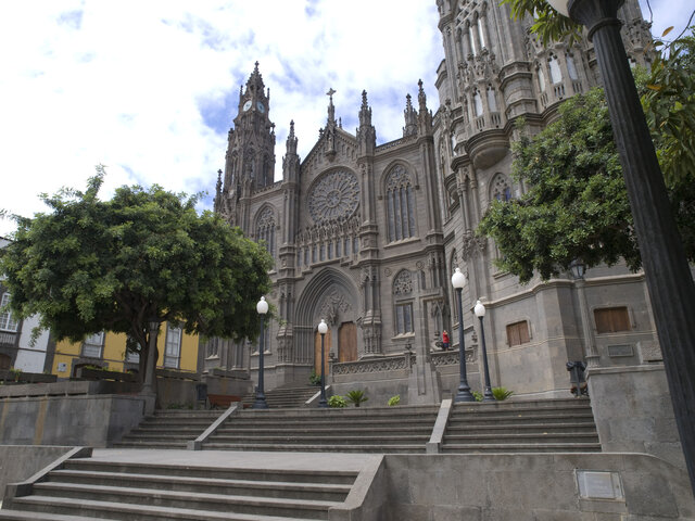 Se construye la iglesia neogótica de San Juan Bautista (Arucas)
