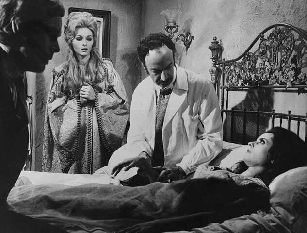 Helsing Hypnotizes Mina