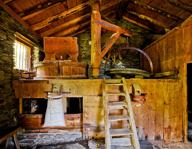 Primer molí fariner automàtic