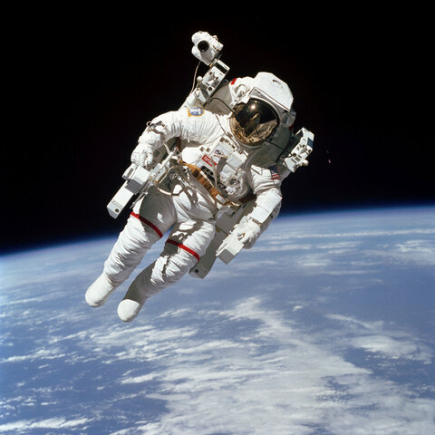 Astronauts Fly Free In Orbit