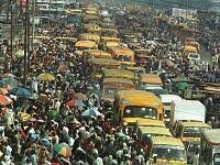 La población mundial alcanza los 2000 millones de habitantes.