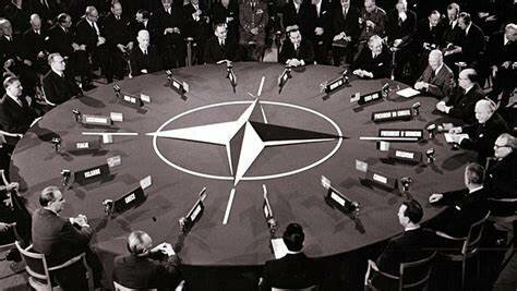 Pactes amb els EUA. Concordat mb la Santa Seu. Creació de la SEAT