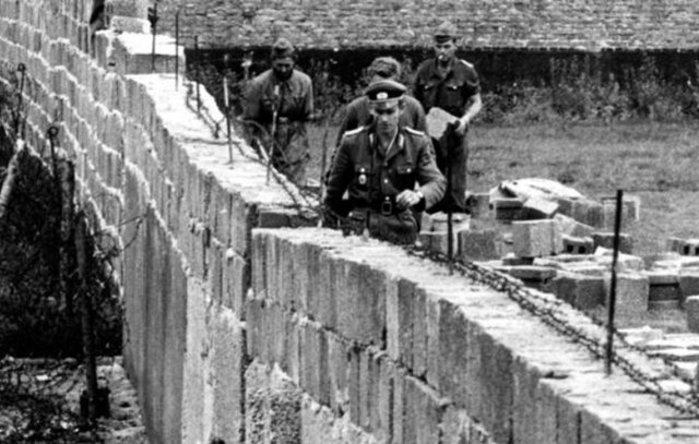 Se comienza a levantar el muro de Berlín. 2a crisis de Berlín.