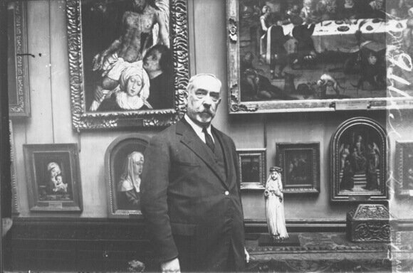 Lehenengo zuzendaria